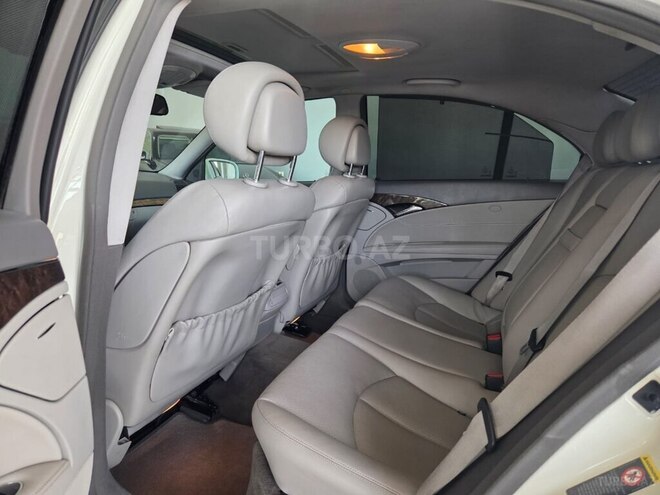 Mercedes E 350-13