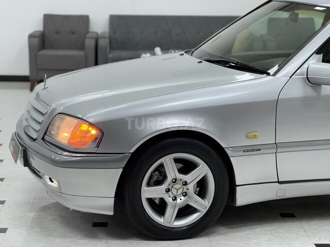 Mercedes C 240-11
