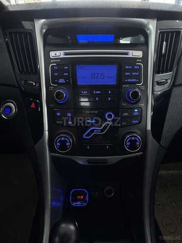 Hyundai Sonata-23
