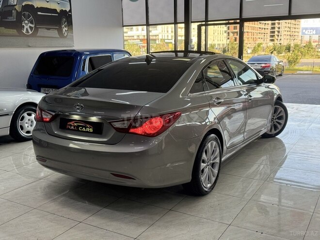 Hyundai Sonata-2