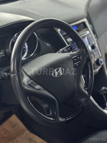 Hyundai Sonata-13
