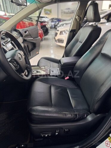 Toyota Camry-9