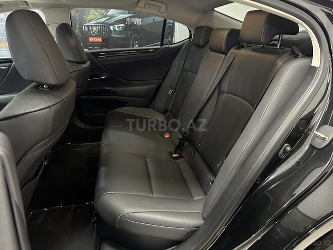 Lexus ES 300h-22