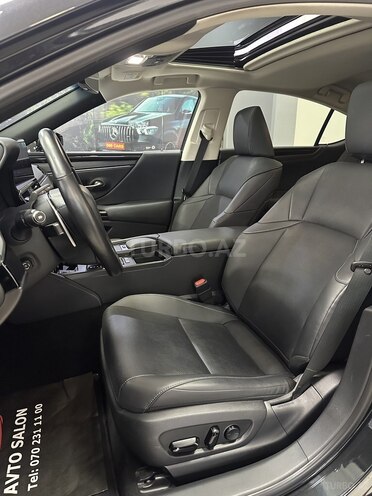 Lexus ES 300h-24