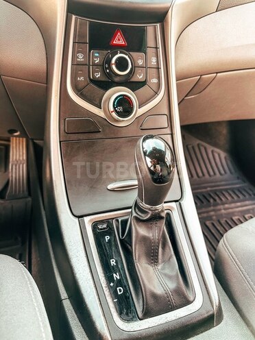 Hyundai Elantra 2016, 179,876 km - 1.8 l - Bakı