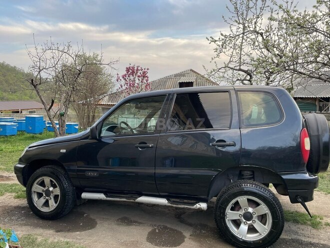 Chevrolet Niva 2007, 130,000 km - 1.7 l - Qax