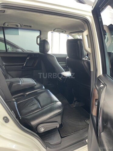 Toyota Land Cruiser Prado-12