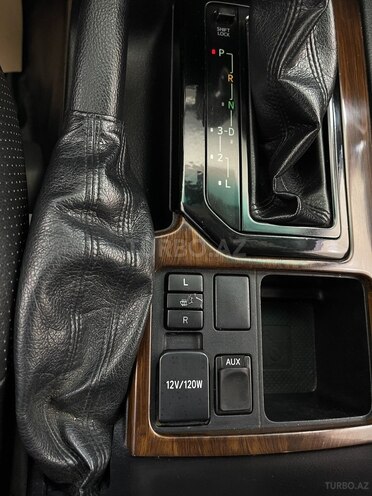 Toyota Land Cruiser Prado-5