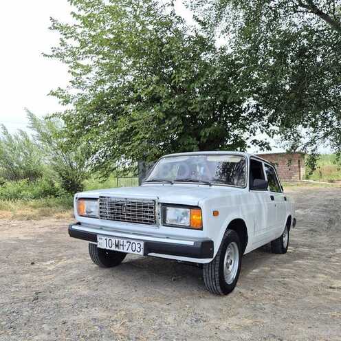 LADA (VAZ) 2107 2004, 35,000 km - 1.6 л - Salyan