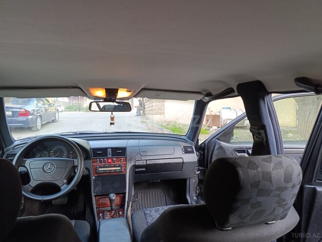 Mercedes C 240 1998, 150,000 km - 2.4 л - Qazax