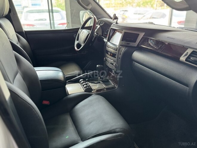 Lexus LX 570-12