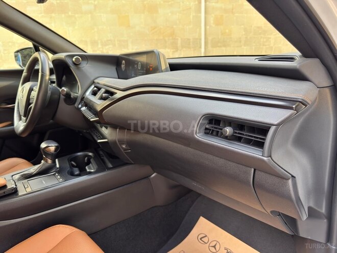 Lexus UX 250h 2021, 62,000 km - 2.0 l - Bakı
