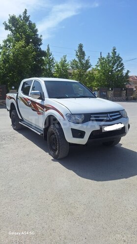 Mitsubishi L200 2011, 245,350 km - 2.5 l - Bakı