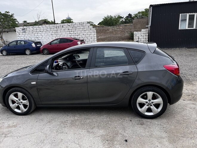 Opel Astra 2011, 130,000 km - 1.3 l - Bakı