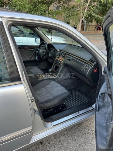 Mercedes E 280 2000, 490,000 km - 2.8 l - Bakı