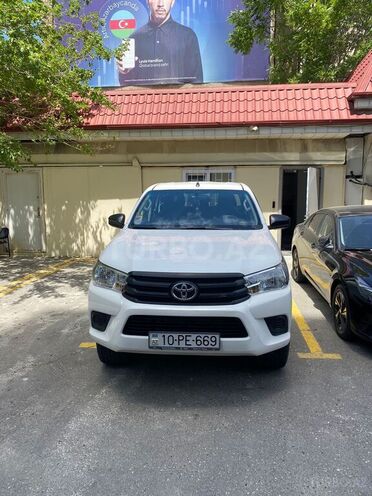 Toyota Hilux 2017, 220,000 km - 2.4 л - Bakı