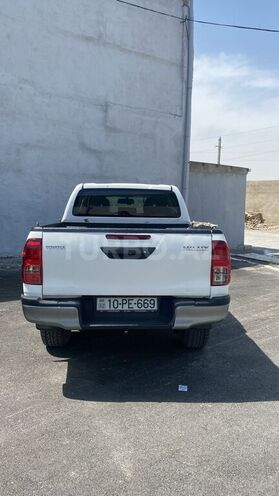 Toyota Hilux 2017, 220,000 km - 2.4 л - Bakı