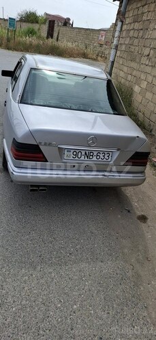 Mercedes E 220 1993, 266,000 km - 2.2 l - Bakı