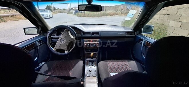 Mercedes E 220 1993, 266,000 km - 2.2 l - Bakı