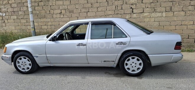 Mercedes E 220 1993, 266,000 km - 2.2 l - Bakı