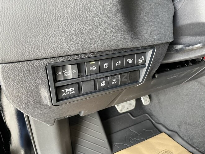 Toyota Sequoia-21