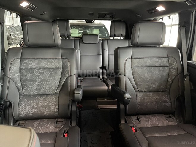 Toyota Sequoia-17