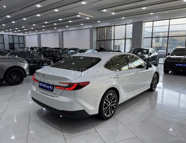Toyota Camry-5