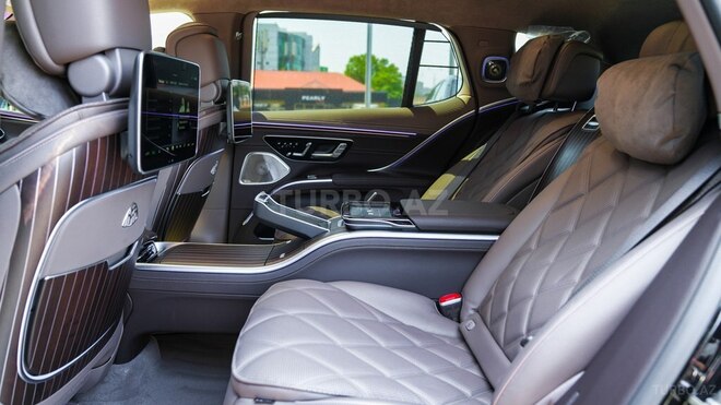 Mercedes-Maybach EQS 680 4MATIC SUV-23