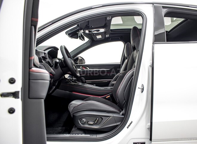 Lynk & Co 05-26