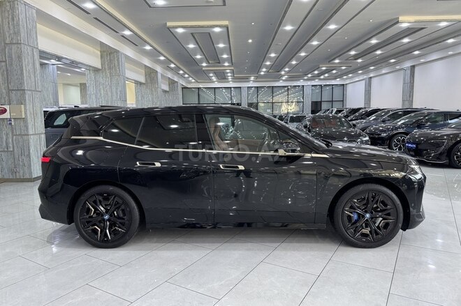 BMW iX-4