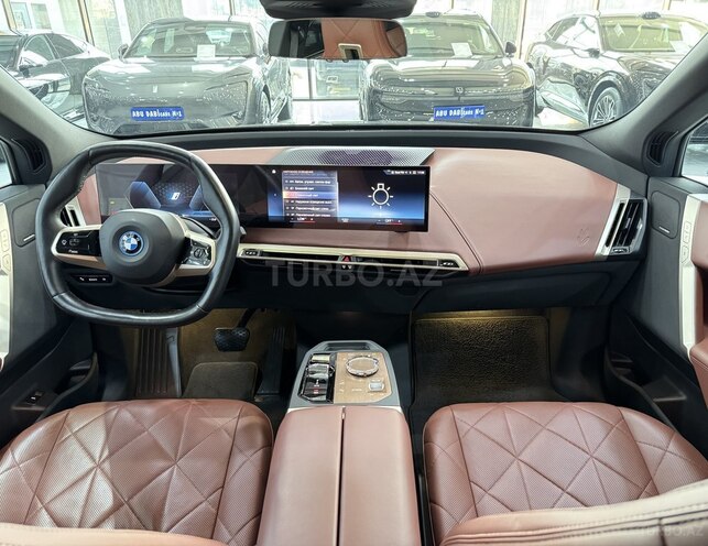 BMW iX-8