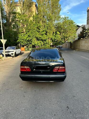 Mercedes E 240 1999, 284,000 km - 2.4 l - Bakı