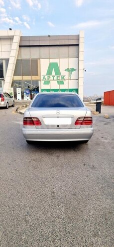 Mercedes E 270 2000, 329,500 km - 2.7 l - Bakı