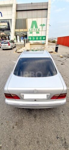 Mercedes E 270 2000, 329,500 km - 2.7 l - Bakı