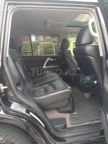Toyota Land Cruiser-12