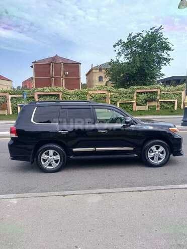 Toyota Land Cruiser-7