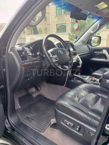Toyota Land Cruiser-9