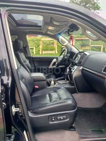 Toyota Land Cruiser-10