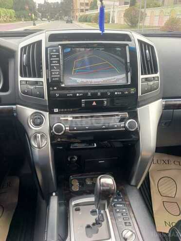 Toyota Land Cruiser-16