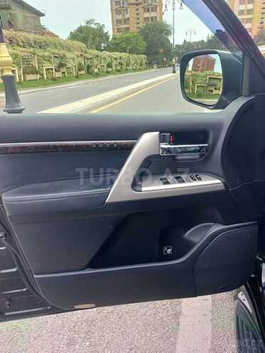 Toyota Land Cruiser-11