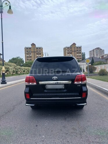 Toyota Land Cruiser-6