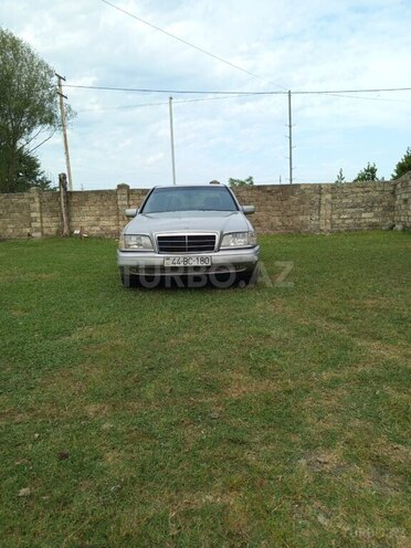 Mercedes C 180 1994, 260,000 km - 1.8 л - Astara