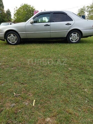 Mercedes C 180 1994, 260,000 km - 1.8 л - Astara