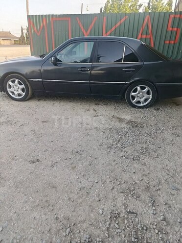 Mercedes E 200 d 1993, 558,880 km - 2.0 л - Salyan