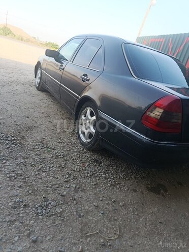 Mercedes E 200 d 1993, 558,880 km - 2.0 л - Salyan