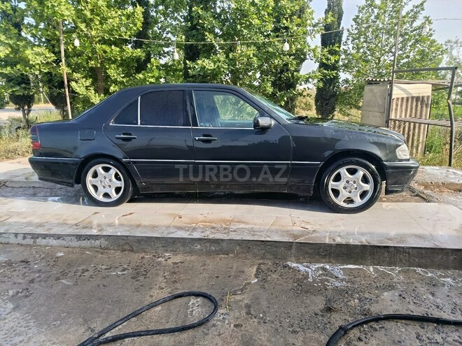 Mercedes E 200 d 1993, 558,880 km - 2.0 л - Salyan