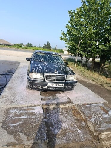 Mercedes E 200 d 1993, 558,880 km - 2.0 л - Salyan