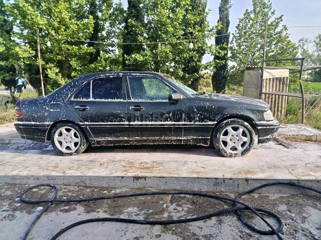 Mercedes E 200 d 1993, 558,880 km - 2.0 л - Salyan