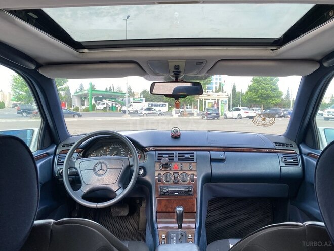 Mercedes E 230 1996, 325,806 km - 2.3 l - Gəncə