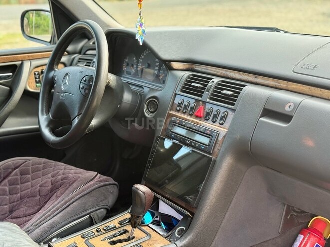 Mercedes E 320 2001, 361,000 km - 3.2 л - Astara